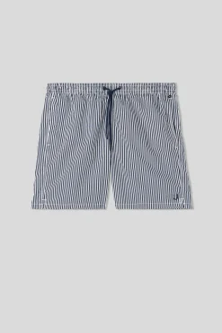 Badshorts med bl&aring; r&auml;nder
