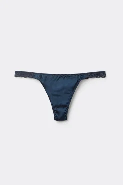 G-string i spets och siden