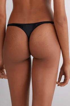 G-string i spets och siden