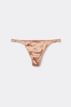 G-string i spets och siden