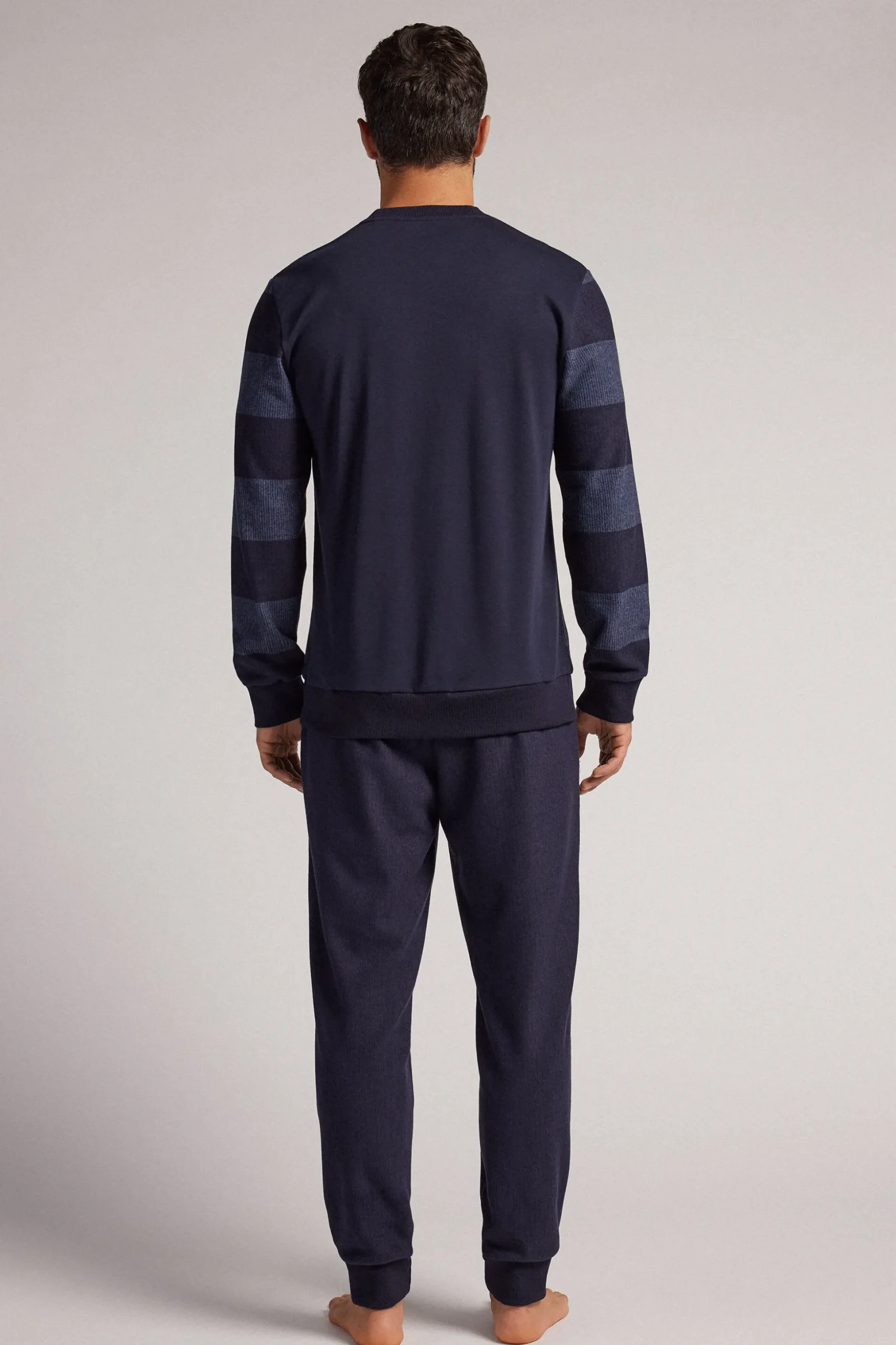 Lång pyjamas i trikå med blå ränder