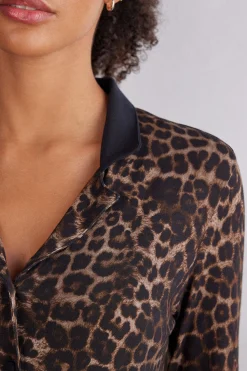 Långärmad tröja med öppning fram i modal Luxurious Leopard