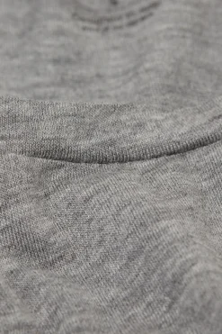 L&aring;ng&auml;rmad tr&ouml;ja i modal Ultralight med kashmir och djup urringning