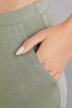 Långbyxor i modal Satin Details