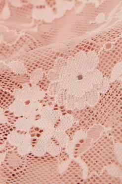 Linne i spets Satin Meets Lace