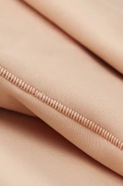 Mikrofibershorts med r&aring; sk&auml;rning