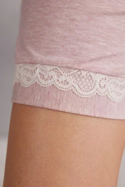 Modalshorts med spetsdetaljer