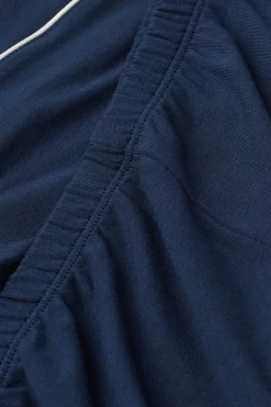 Shorts i modal med kontrasterande passpoal