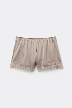 Shorts i siden med spets