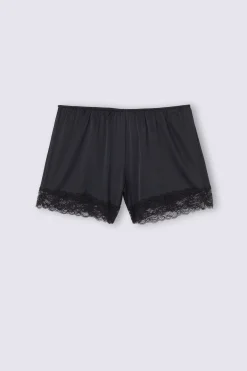 Shorts i siden med spets