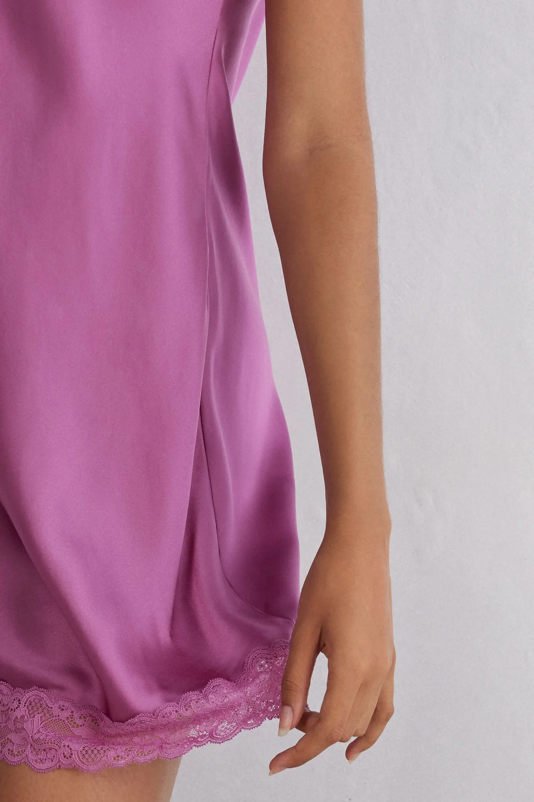 Silk Slip med spetsdetalj