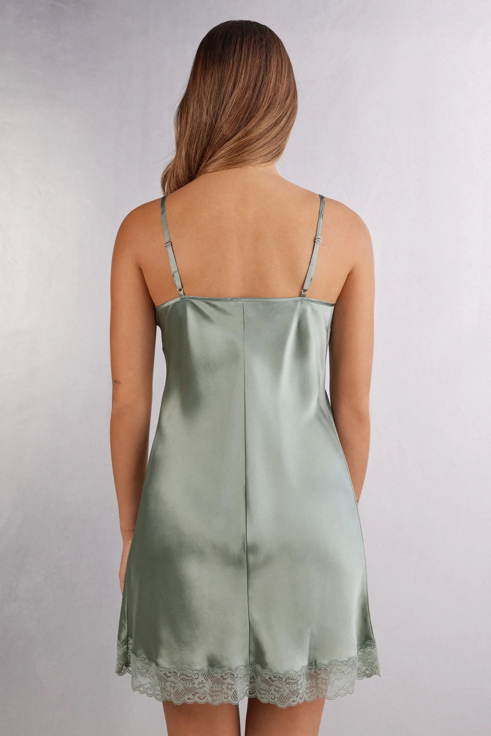 Silk Slip med spetsdetalj