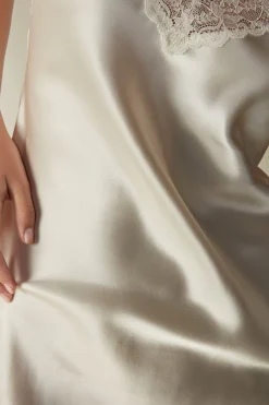 Silk Slip med spetsdetalj