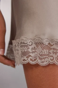 Silk Slip med spetsdetalj