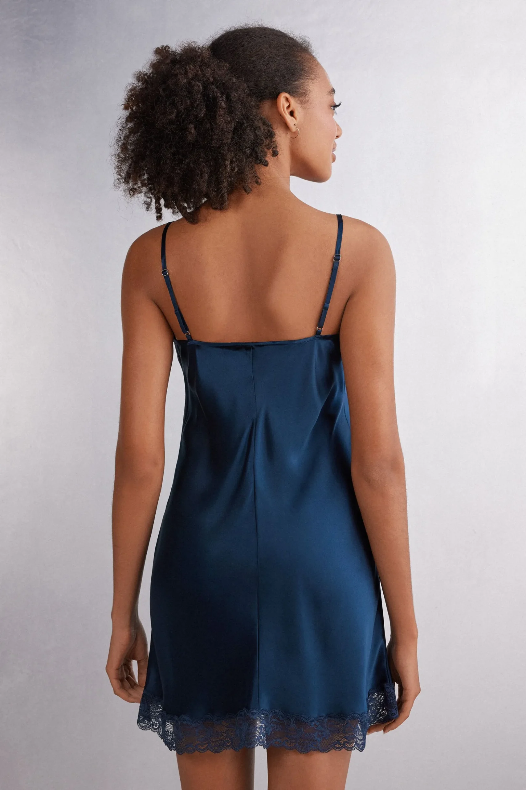 Silk Slip med spetsdetalj