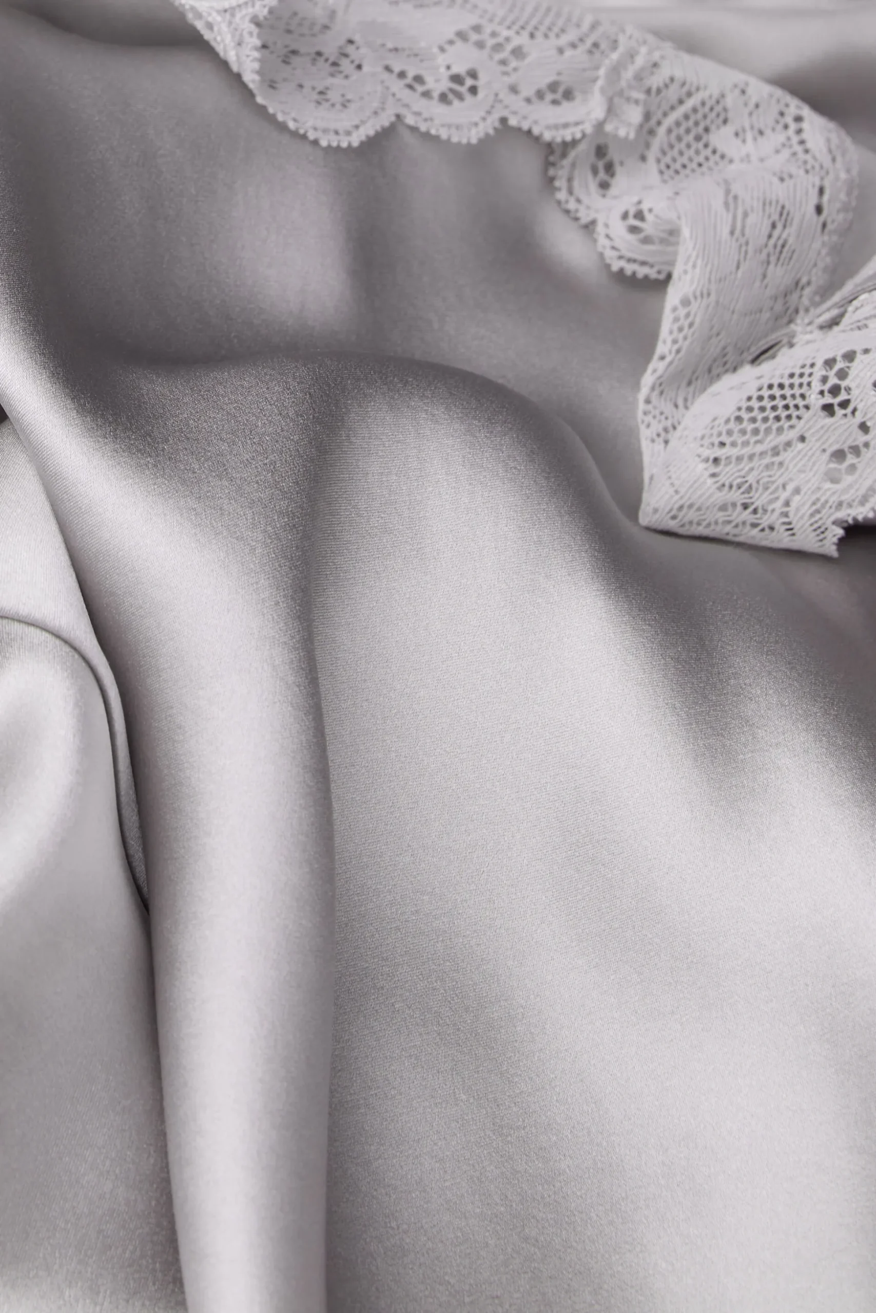 Silk Slip med spetsdetalj