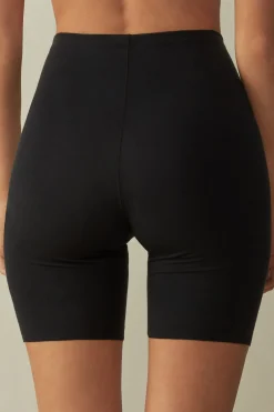 S&ouml;mfria shorts i bomull med r&aring;skuren kant