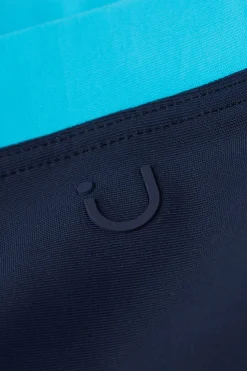 Tajta badshorts med kontrasterande detaljer