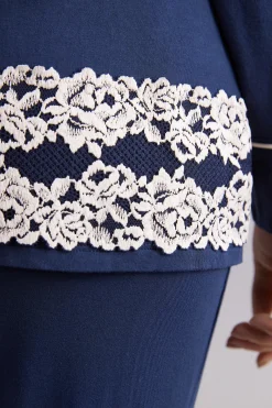 Tr&ouml;ja i modal med &ouml;ppning fram Pretty Flowers