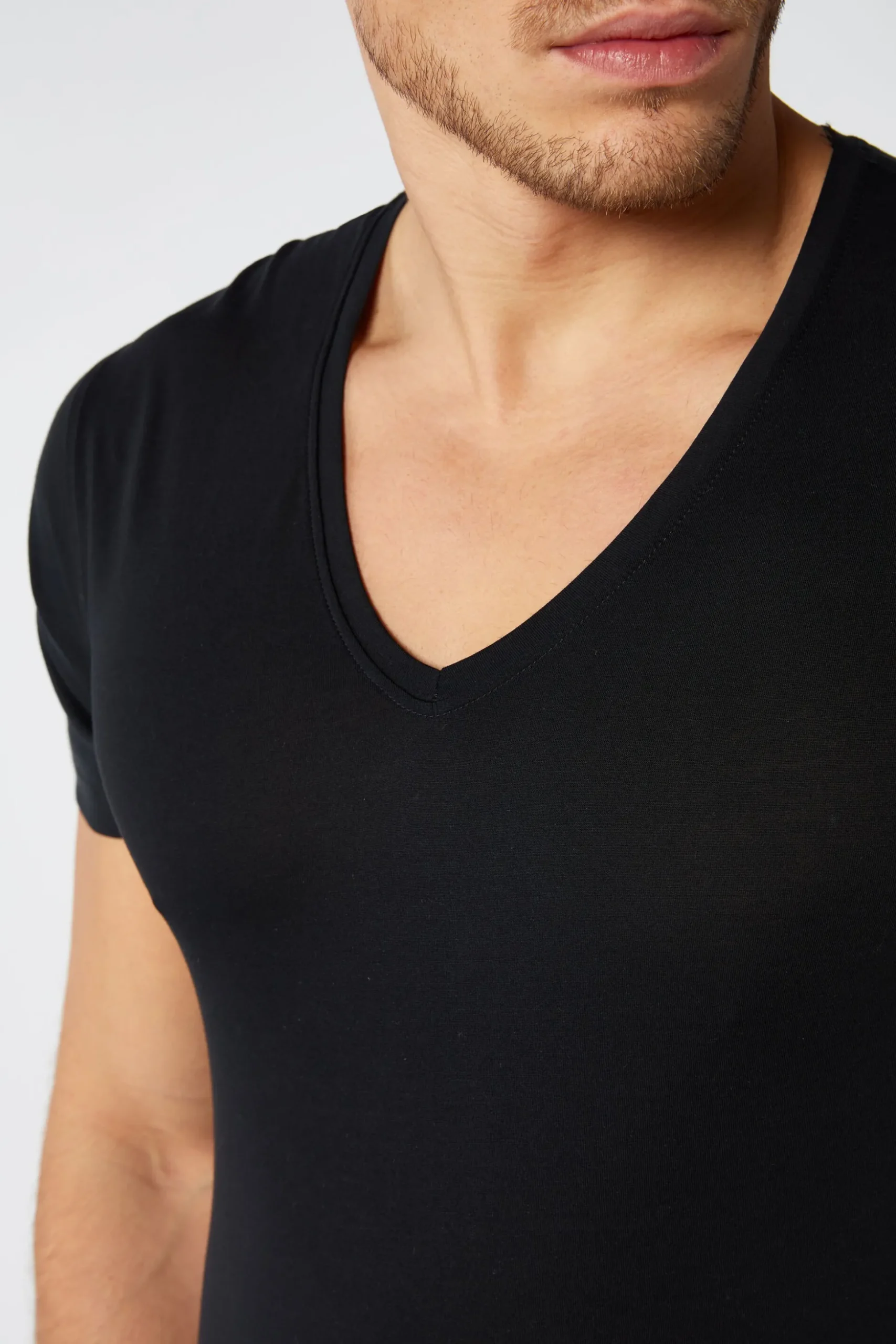 T-shirt med V-ringad hals i extra fin Superior-bomull