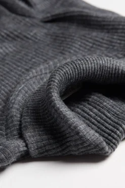 Tubular topp med l&aring;ng &auml;rm och h&ouml;g hals i ull och siden