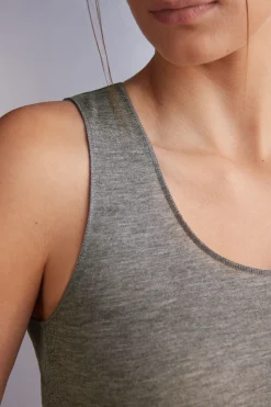 Ultralight body i modalkashmir med breda axlar