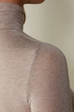 Ultralight topp med h&ouml;g hals i modalkashmir